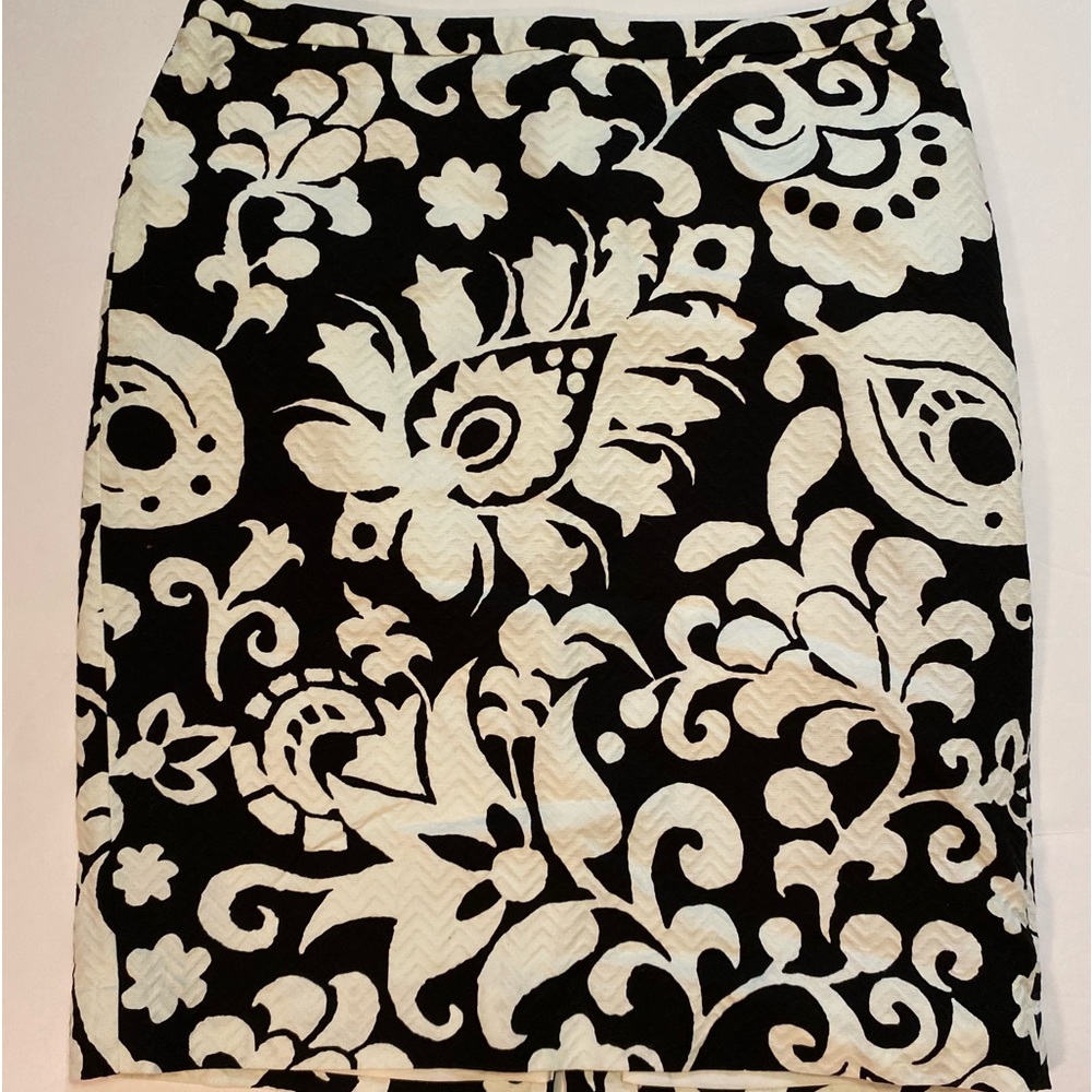 Talbots Pencil Skirt Size 10 Flowered Black and white